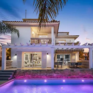 https://delightful-villa-excellent-located-130m-to-beach-5km-to.balearic-islands.net